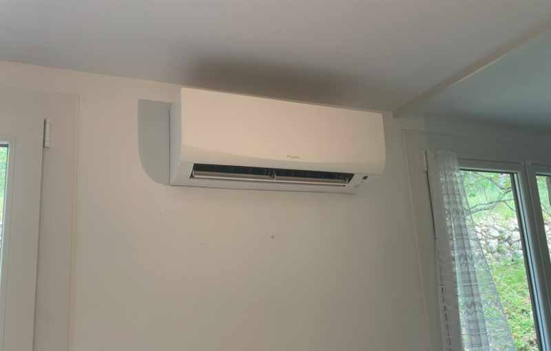 Installation d’une climatisation Mono-split de la marque Daikin dans une maison à valensole en PACA